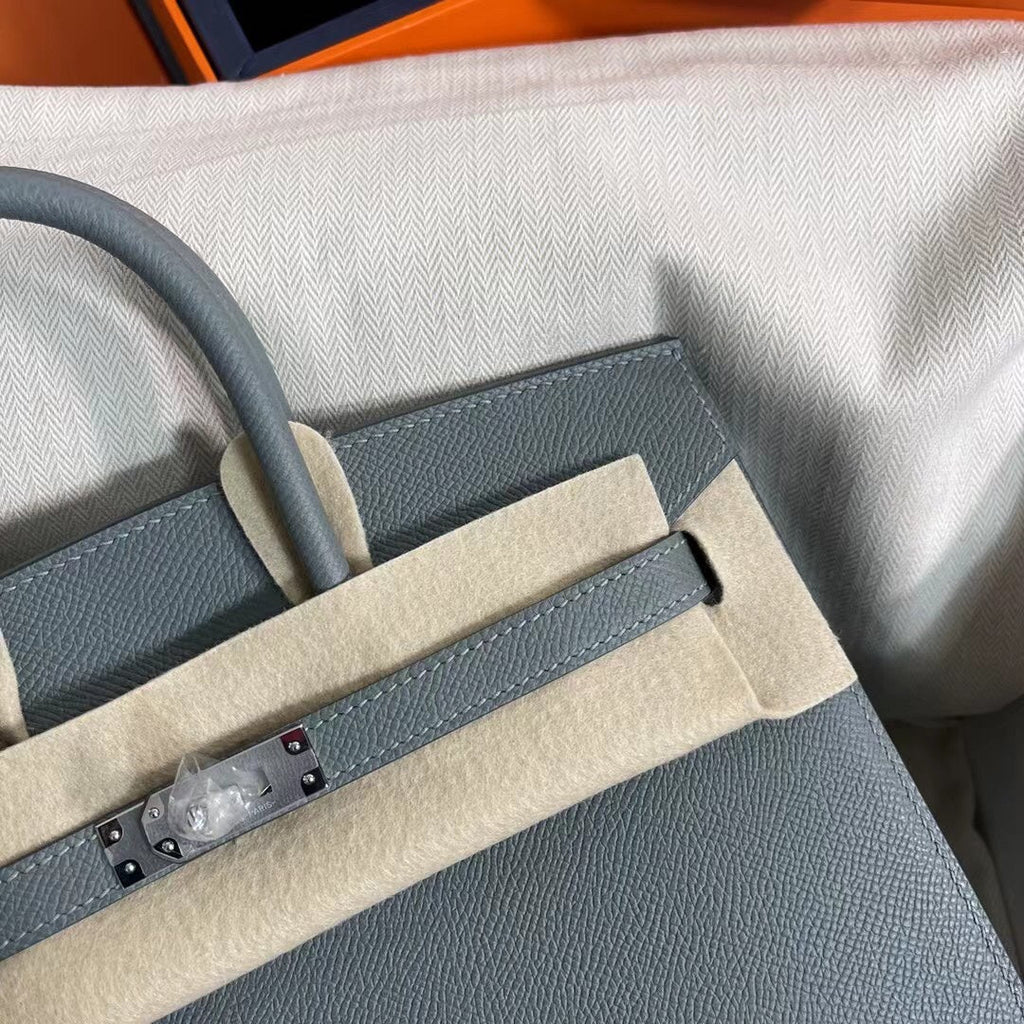 Timeless Structured Handbag: Birkin 25 Sellier 63 Vert Amande Epsom Silver Hardware