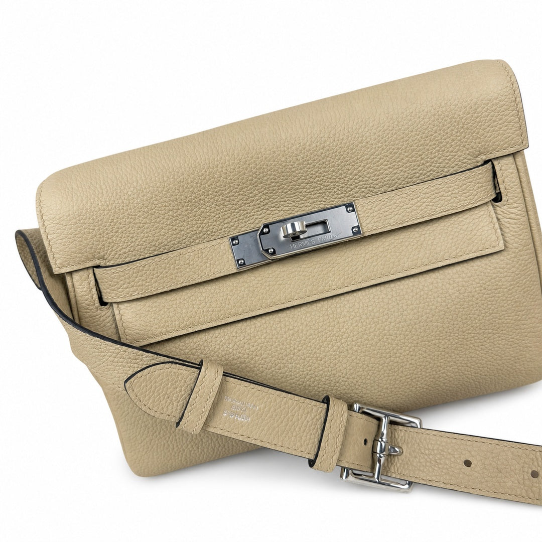 Kelly Messenger messenger bag for men and women, gray Silver Buckle for windbreaker, imported leather, all-steel hand-waxed thread, the highest — Versatile Structured Bag