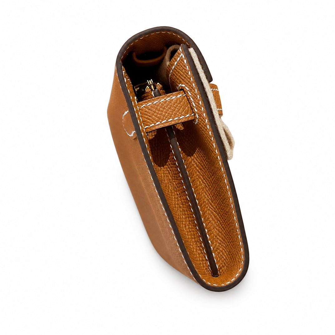 Elegant Petite Clutch: Kelly to go Color: ck37/Gold Size: 19*11.5*1.5cm Leather: Epsom Hardware: Gold Kelly crossbody bag, Golden Brown, cowhide, Gold Buckle, handmade P