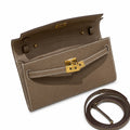 Kelly to go Color: ck18/etoupe Size: 19*11.5*1.5cm Leather: Epsom Hardware: Gold Kelly shoulder crossbody bag, Elephant Gray, cowhide, Gold Buckle — Refined Small Hand-Carry Bag