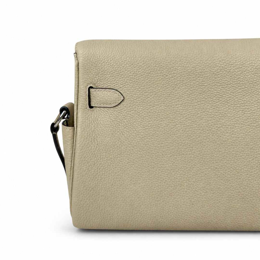 Kelly Messenger messenger bag for men and women, gray Silver Buckle for windbreaker, imported leather, all-steel hand-waxed thread, the highest — Versatile Structured Bag