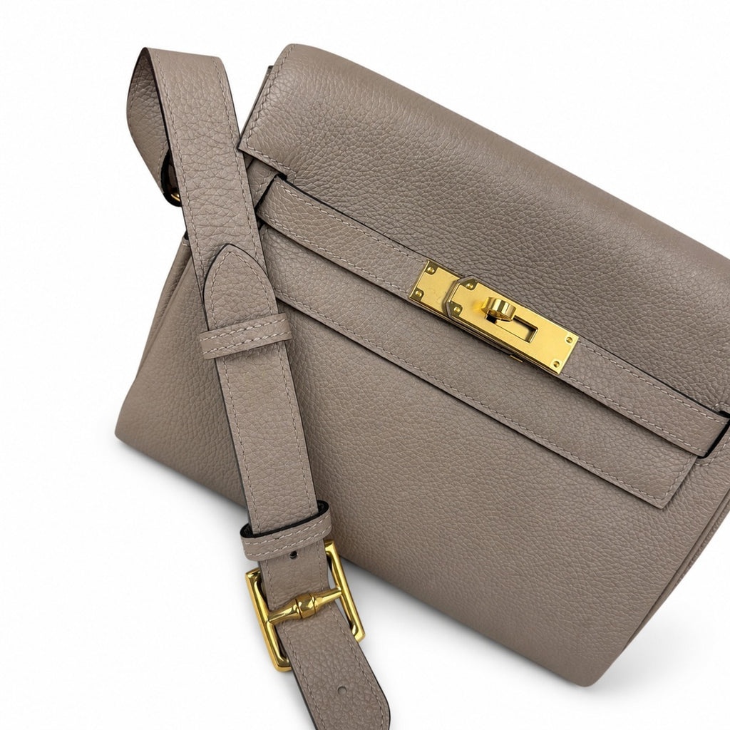 Kelly Messenger messenger bag for men and women, light gray Gold Buckle, imported leather, all-steel hand-waxed thread, the highest — Refined Top-Handle Bag