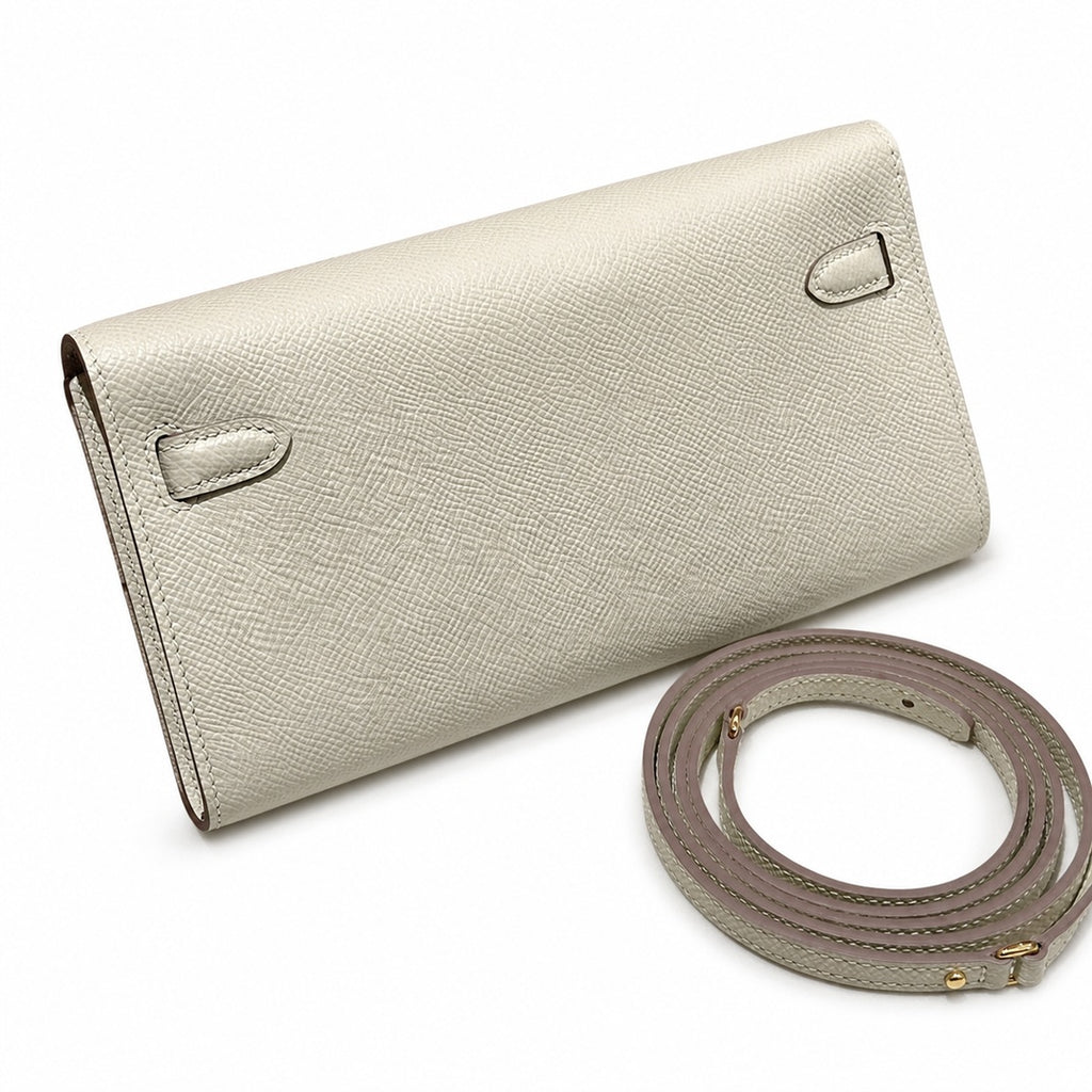 Kelly to go Color: ck10/Craie Size: 19*11.5*1.5cm Leather: Epsom Hardware: Gold Kelly crossbody bag, Milkshake White, cowhide, Gold Buckle, handmade — Compact Pochette Clutch