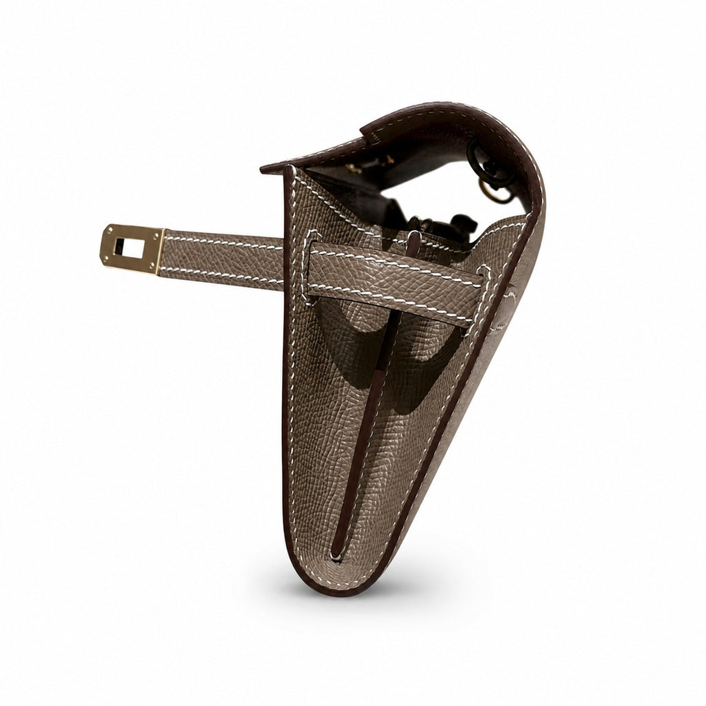 Kelly to go Color: ck18/etoupe Size: 19*11.5*1.5cm Leather: Epsom Hardware: Gold Kelly shoulder crossbody bag, Elephant Gray, cowhide, Gold Buckle — Refined Small Hand-Carry Bag