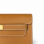 Sophisticated Compact Carry: Kelly Depeches 25cm Epsom Leather, 37 Gold Brown, Gold Buckle