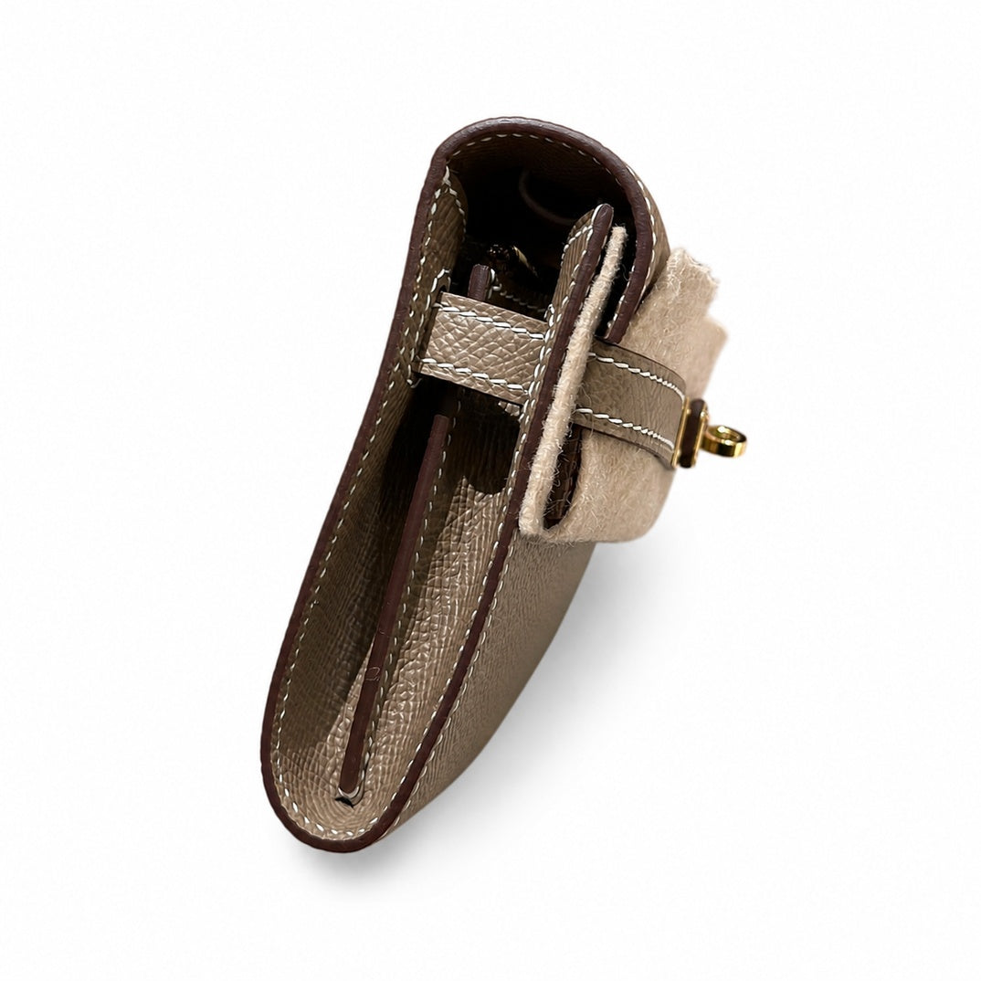 Refined Small Hand-Carry Bag: Kelly to go Color: ck18/etoupe Size: 19*11.5*1.5cm Leather: Epsom Hardware: Gold Kelly shoulder crossbody bag, Elephant Gray, cowhide, Gold Buckle
