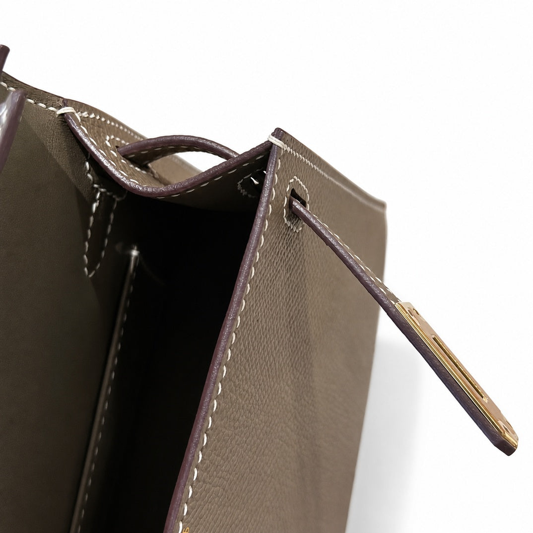 Mini Kelly Colour:ck18/etoupe Size:19*12*5.5cm Leather:Epsom Hardware:Gold Blurbs — Sophisticated Small-Scale Bag