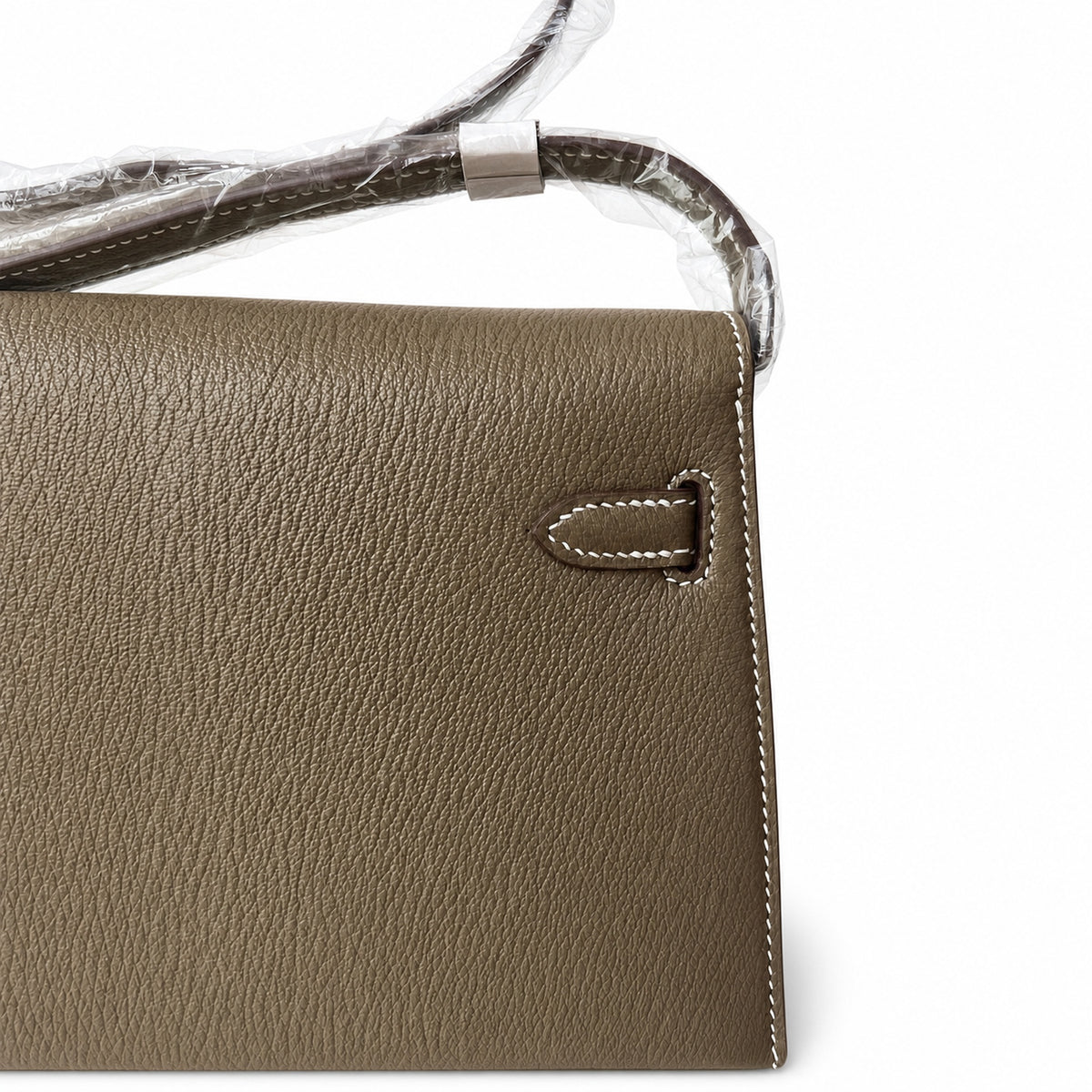 Classic Hand-Carry Silhouette: Kelly Family Underarm Shoulder Bag