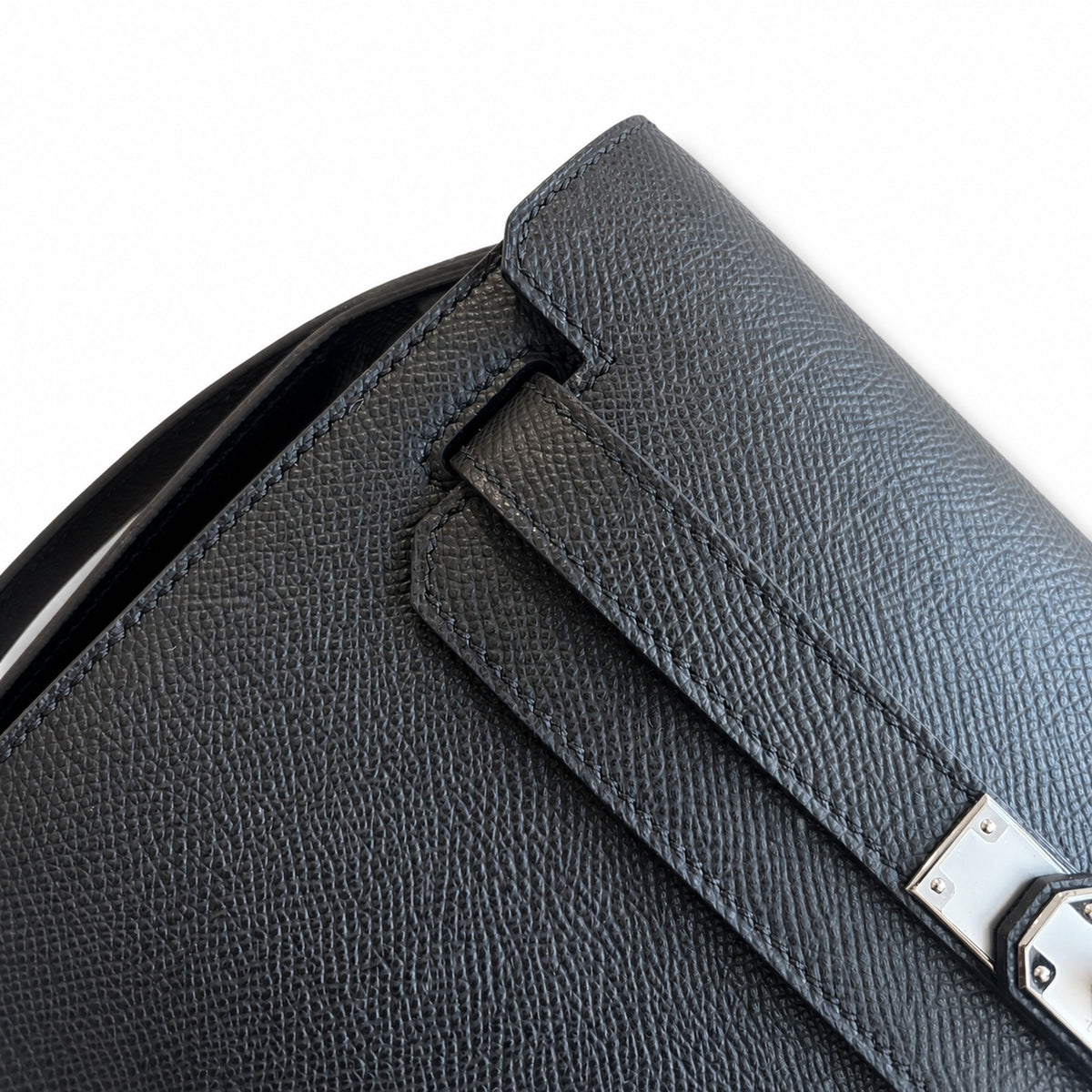 Distinctive Clutch Silhouette: Kelly Depeches 25cm Epsom Leather with Shoulder Strap