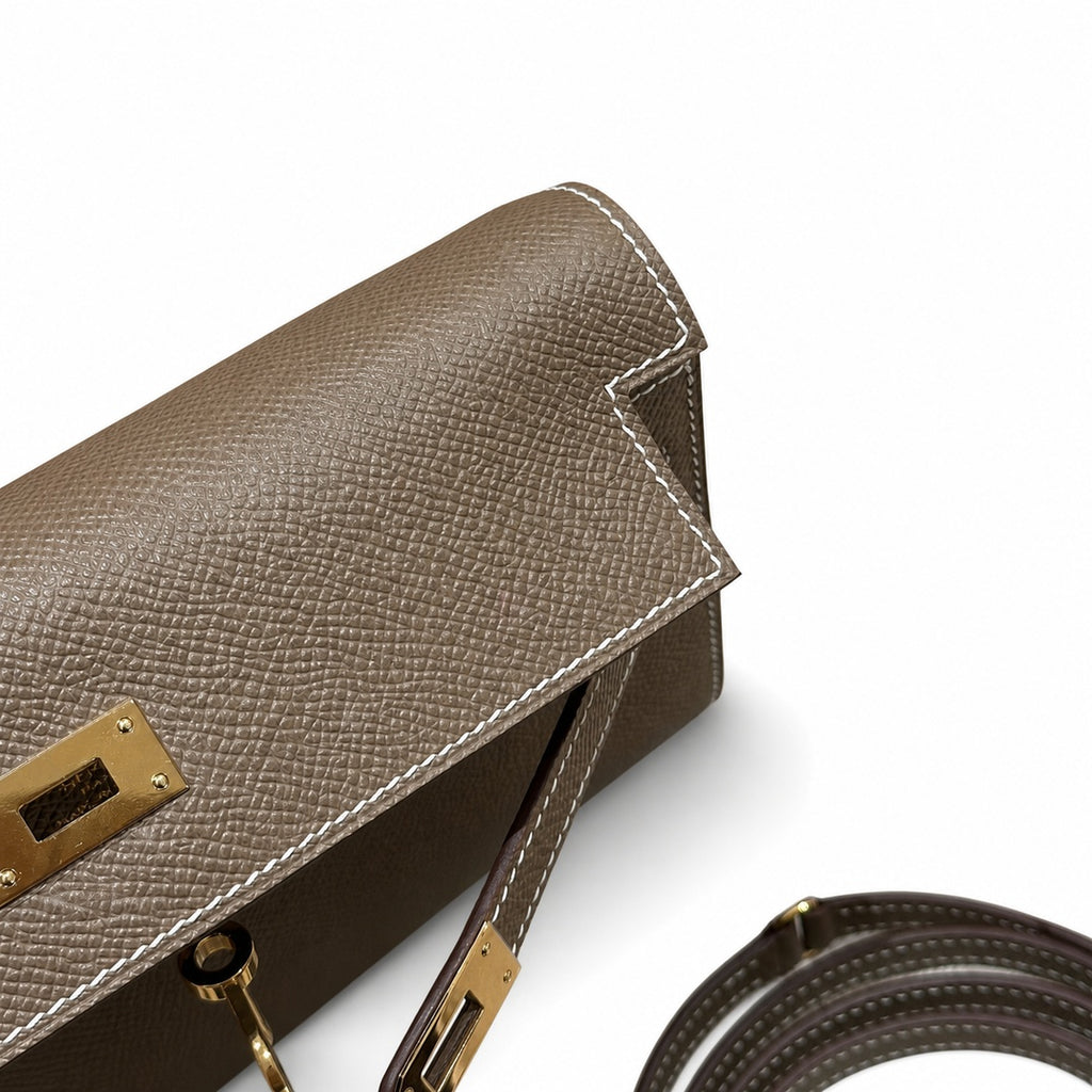 Refined Small Hand-Carry Bag: Kelly to go Color: ck18/etoupe Size: 19*11.5*1.5cm Leather: Epsom Hardware: Gold Kelly shoulder crossbody bag, Elephant Gray, cowhide, Gold Buckle