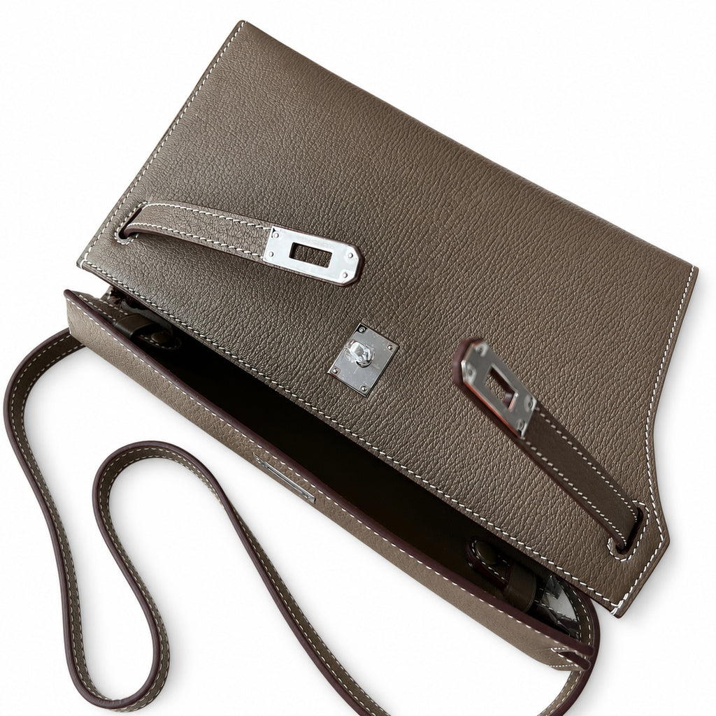 Classic Hand-Carry Silhouette: Kelly Family Underarm Shoulder Bag