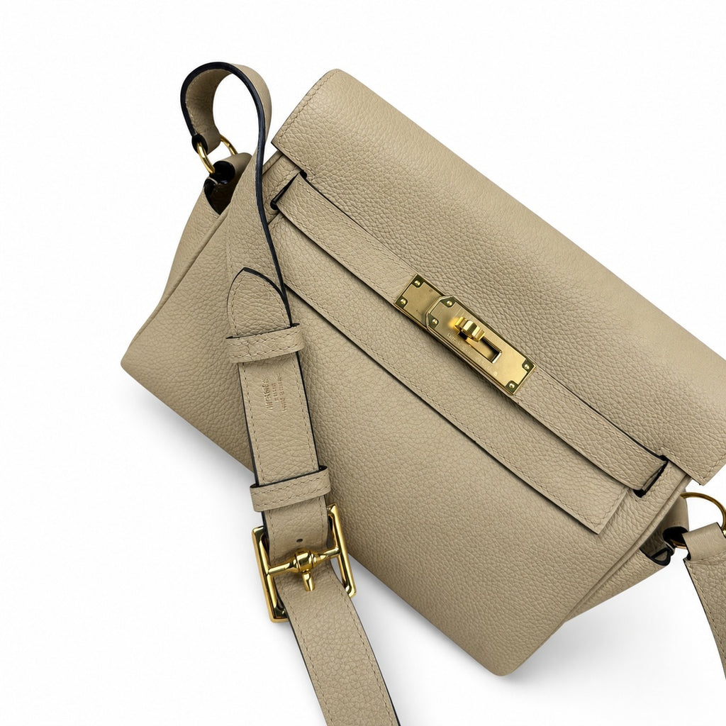 Kelly messenger messenger bag for men and women, gray Gold Buckle for windbreaker, imported leather, all-steel hand-waxed thread, the highest — Elegant Structured Carry Style